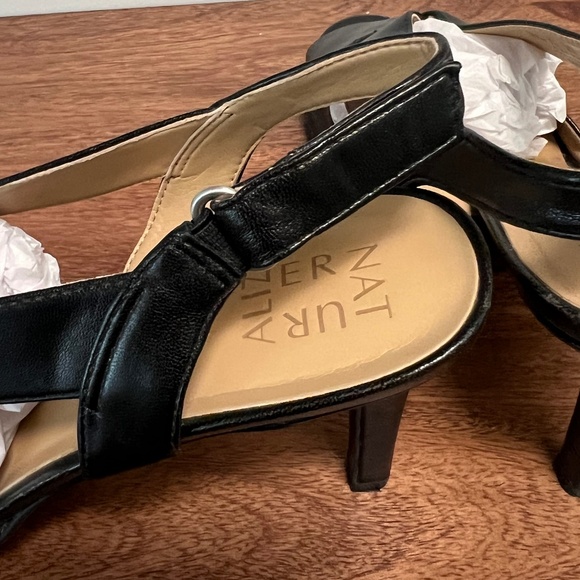 Naturalizer Barrie, Black Smooth High Heel (3") Sandal size 9.5 - Picture 5 of 8